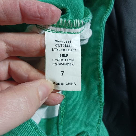 Fashion Nova Can We Kick It Cropped Flare Jeans in Kelly Green Size 7 - Picture 5 of 8